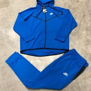 Nike Sweatsuit set. Top and Bottom Included